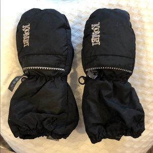 Snow mittens! Kombi brand. Little boy or girl.